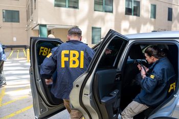 Hakerzy twierdzą, że mają dane niemal wszystkich agentów FBI. Agencja bada incydent
