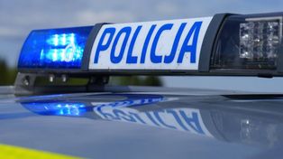 Był nagi i zakrwawiony. 18-latek szedł ulicą. Akcja pod Serockiem