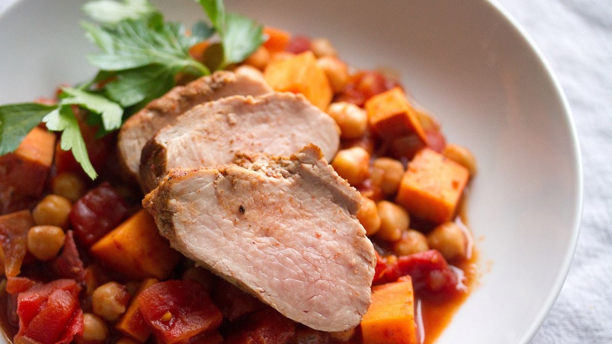 Pieczona polędwiczka wieprzowa bez kości (samo mięso)