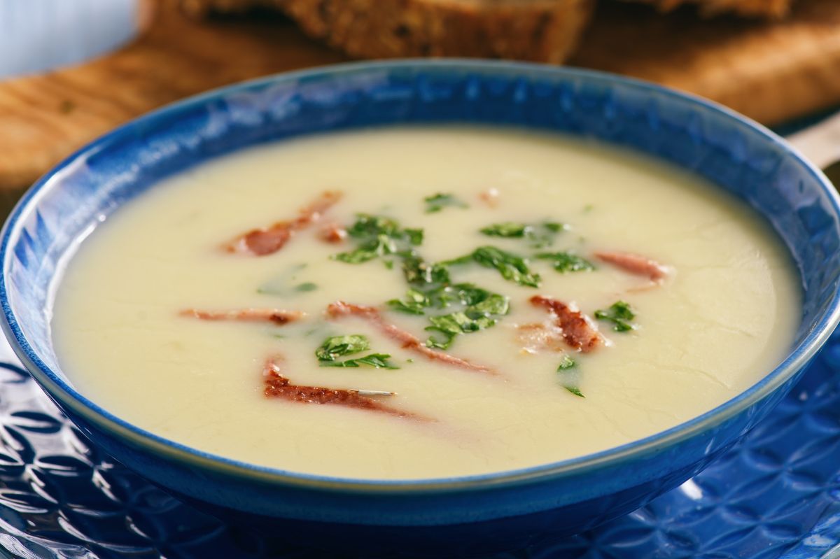 Warm up your winter: Discover the magic of garlic soup