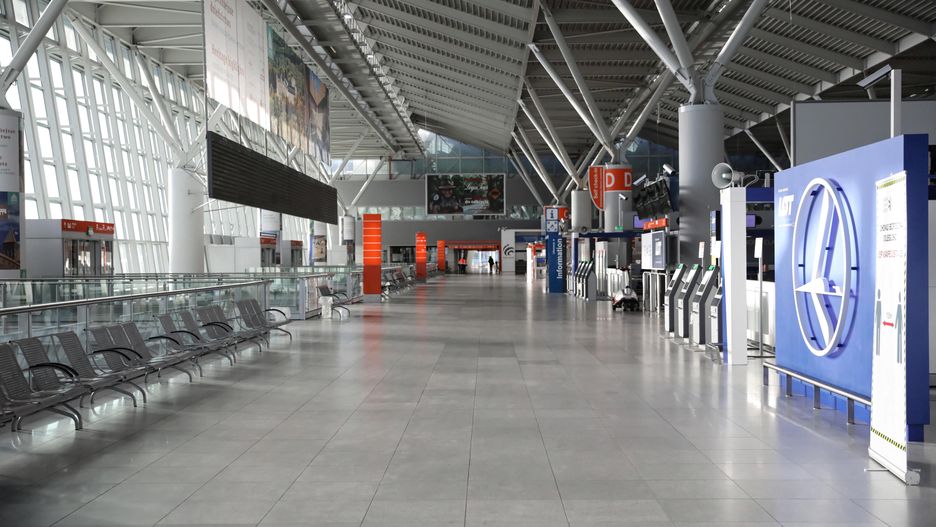 Warszawa. Gigantyczny spadek pasażerów na Lotnisku Chopina