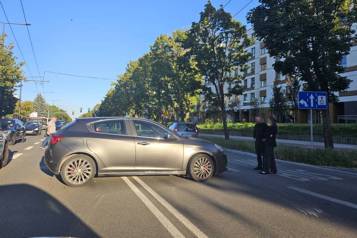 Zderzenie alfy romeo ze skodą na Al. Racławickich