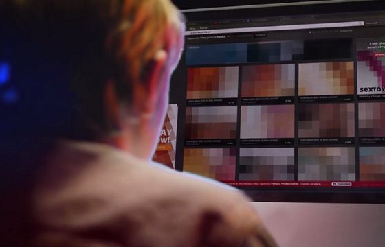 Belgijska agencja pośrednictwa pracy finansowana z państwa pyta bezrobotnych, czy chcą grać w filmach porno