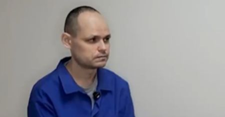 Brutalne tortury Rosjan. Ćwiczą ciosy nożem w serce