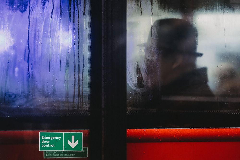 O Joshui K. Jacksonie, choć specjalizuje się w fotografii ulicznej i dokumentalnej, można powiedzieć, że jest portrecistą, bo jego seria** "London Colour"** jest portretem tego miasta.