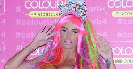 Ciężarna Katie Price przebrała się za kolorowy koszmar!