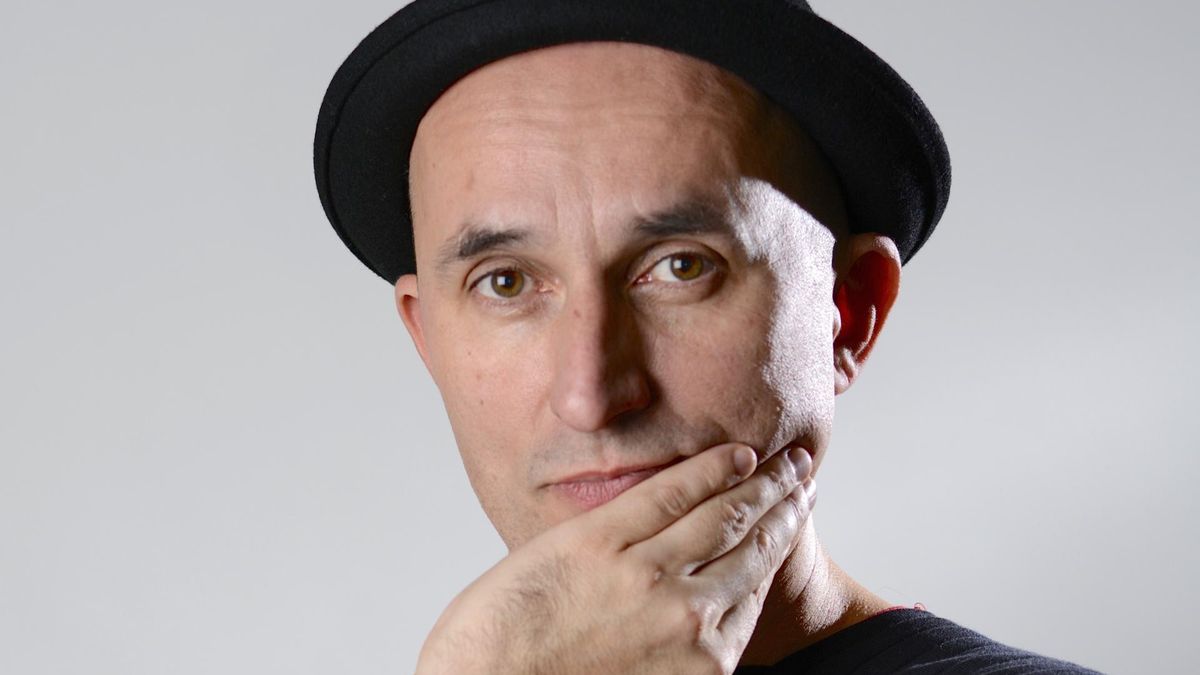 Zamiast wzruszać się świątecznymi reklamami, wyciągnijmy rękę na zgodę - rozmowa z psychologiem Pawłem Fortuną