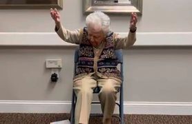 Ma 102 lata i prowadzi zajęcia sportowe. "Bóg nie jest na mnie gotowy"
