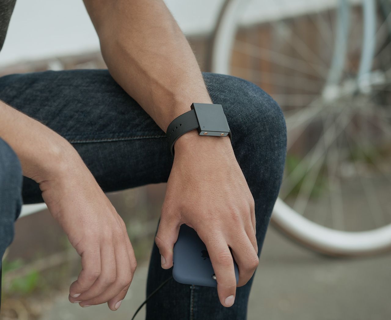 Basslet: nadgarstkowy subwoofer pozwala poczuć odsłuchiwaną muzykę