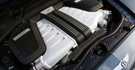 Hybrydowy i wysokoprężny Bentley w planach?