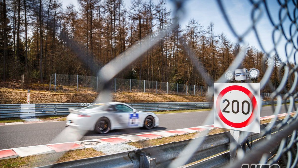 Tak, to jedno z "ograniczeń" na tym torze