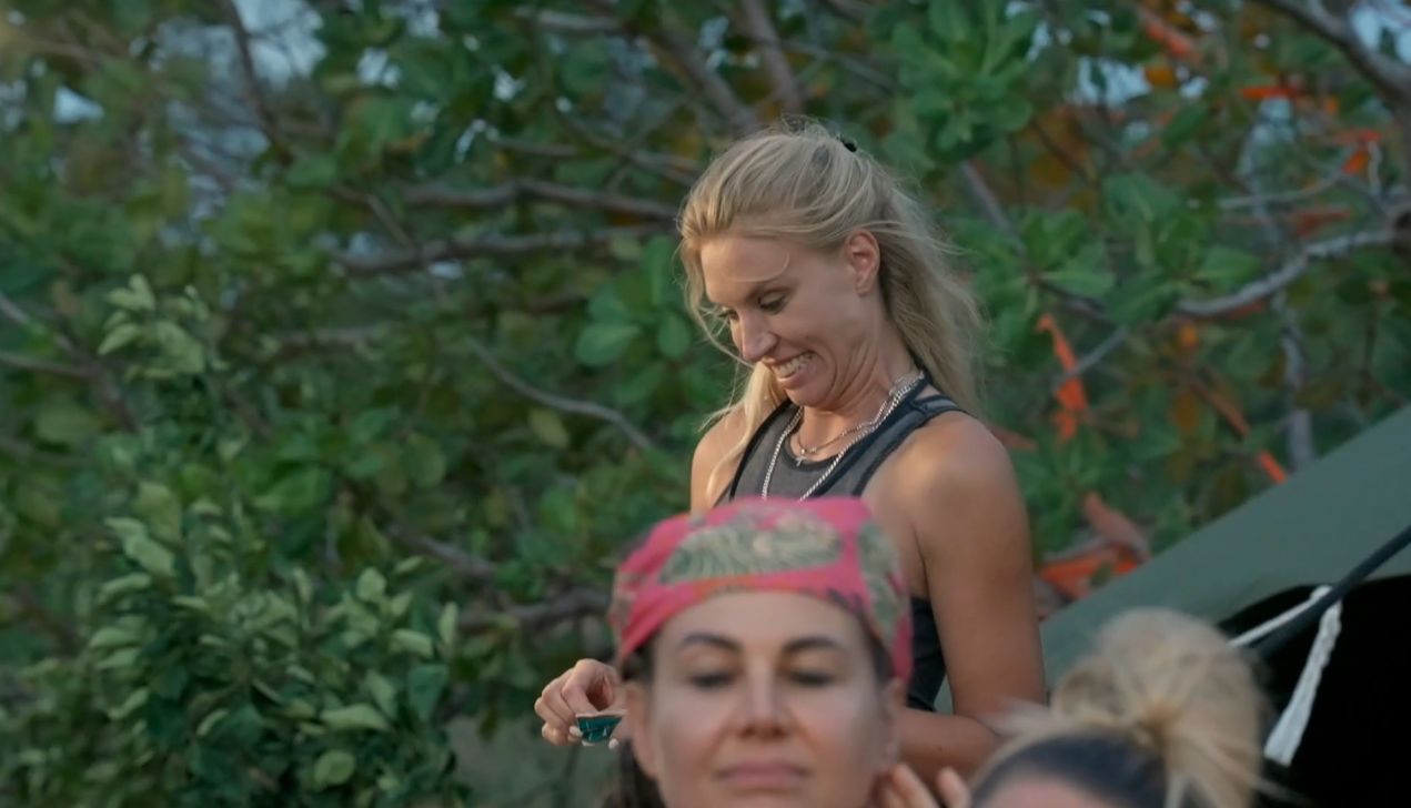 Karolina Pajączkowska zawstydzona widokiem Dariusza Pachuta