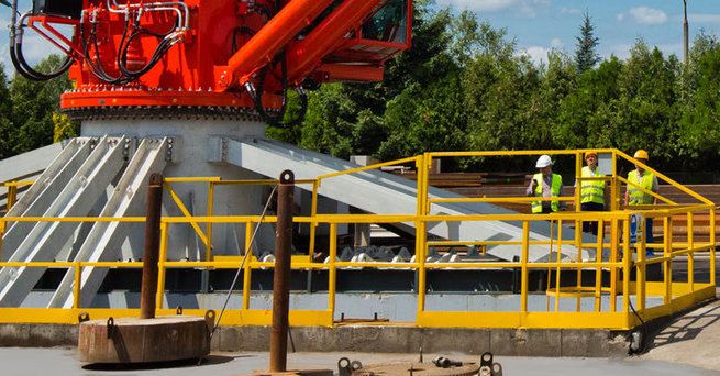 Dwie firmy nakłaniają pracowników: przyprowadźcie żony i mężów. I oferują im mieszkania