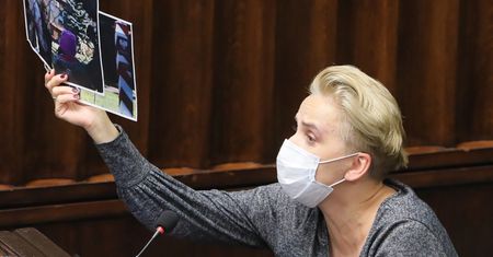 Strażnicy wywieźli dzieci do lasu? Lewica grzmi
