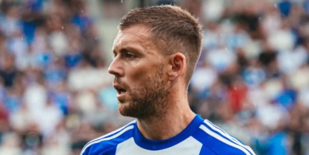 Jeden zostaje, drugi odchodzi