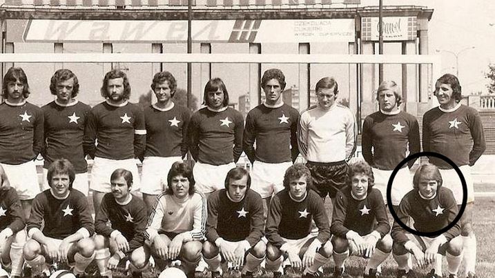 Na zdjęciu drużyna Wisły Kraków w 1973 roku Krzysztof Gacek pierwszy z prawej w dolnym rzędzie