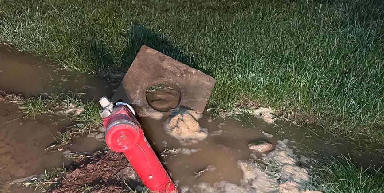 Rabacino: Szukają kierowcy ciężarówki, który staranował hydrant