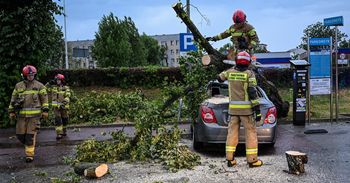Burza nad Przemyślem. Strażacy z wielu jednostek w akcji