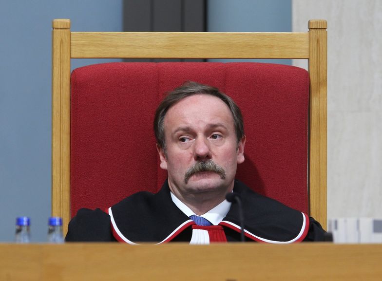 Piotr Pszczółkowski zarabiał na długach szpitali. Teraz orzeka w Trybunale