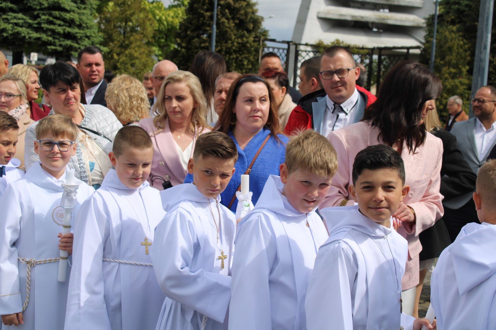 Pierwsza Komunia Święta na osiedlu Grunwaldzkim w Gnieźnie. Sakrament przyjęło 86 dzieci