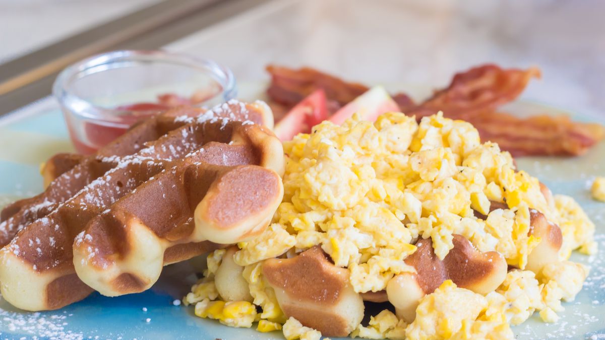 Jajecznica może zaskoczyć dodatkami