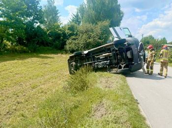 Srebrzyszcze: Zderzenie dwóch samochodów, jeden leży na boku