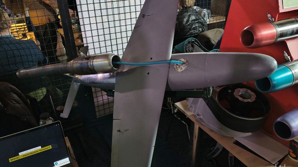 Silnik Hrim-17 zamontowany na makiecie drona