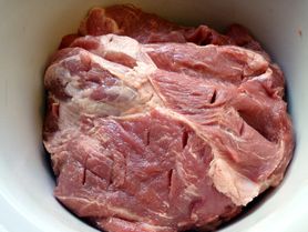 Surowe mięso wieprzowe z polędwicy i łopatki (samo mięso)