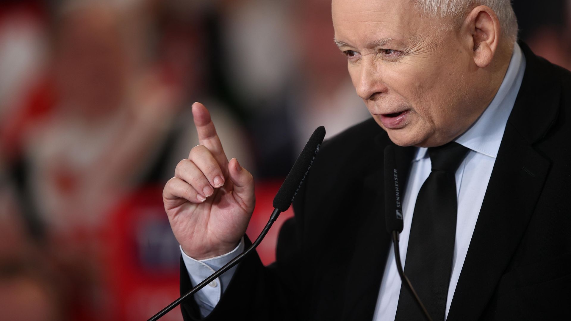 Jarosław Kaczyński obiecywał zakaz kandydowania do samorządu dla osób zatrudnionych w państwowych spółkach i pełniących wysokie stanowiska w państwowych urzędach i instytucjach