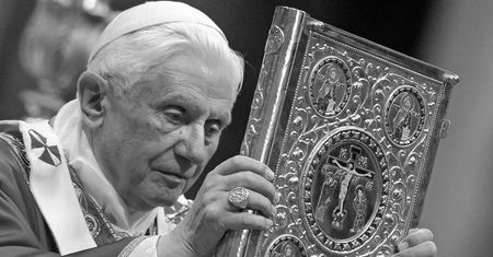 Testament papieża Benedykta XVI. Watykan ujawnił dokument