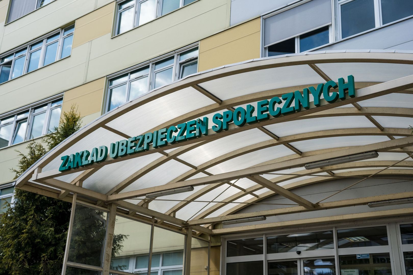 L4 po ustaniu zatrudnienia - komu przysługuje, kiedy można skorzystać?