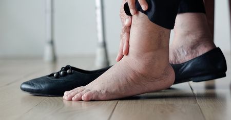 Ulga dla obolałych stóp. Wystarczy kilka minut dziennie