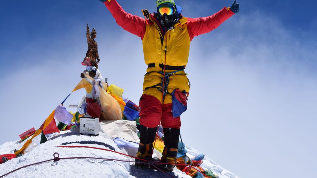 Magdalena Gorzkowska na szczycie Mount Everest, jako najmłodsza Polka (17 maja 2018 r)