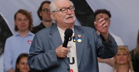 Wałęsa prosi o szansę dla Tuska. "Mnie jej nie daliście"