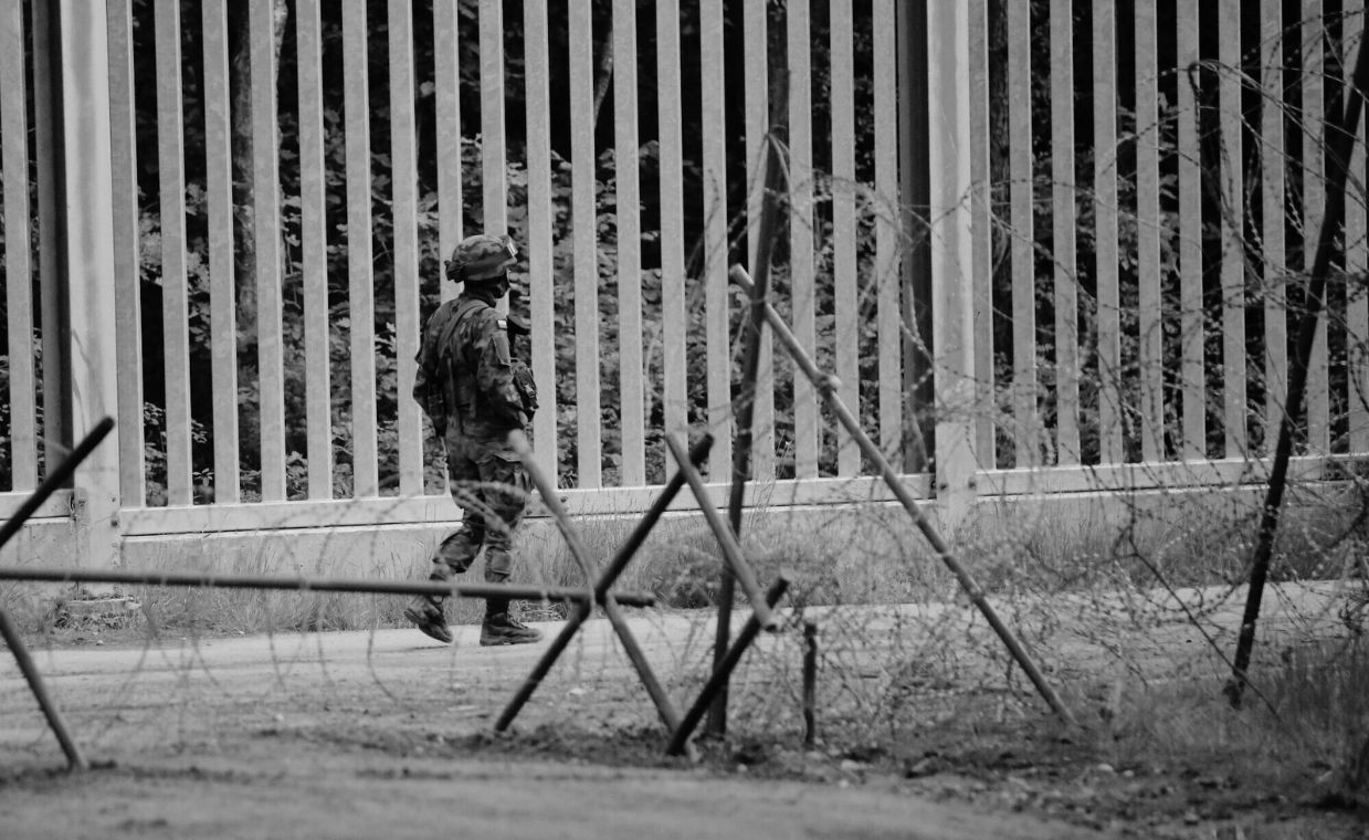 Nie żyje żołnierz, którego zaatakowano nożem na granicy