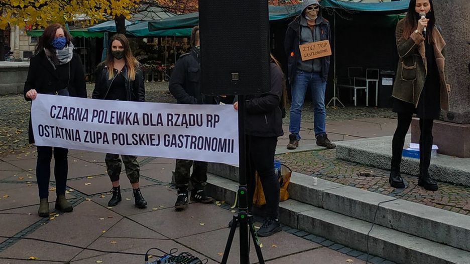 Wrocław. Gastroprotest. "Czarna polewka dla rządu". Najgrzeczniejsze osiem gwiazdek