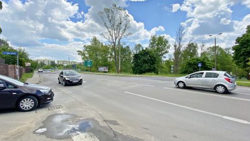 Sosnowiec. Na razie jest zwykłe skrzyżowanie, ale już niedługo powstanie rondo.