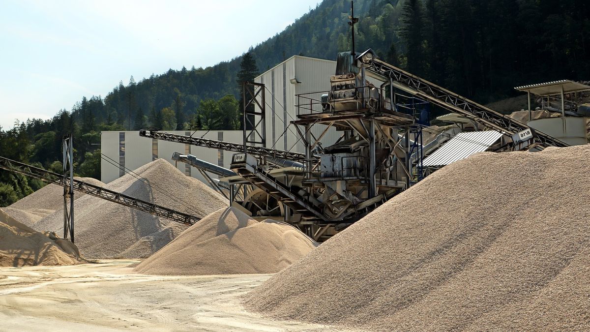 53-latek z Mławy zginął przysypany żwirem w wytwórni masy bitumicznej (zdj. ilustracyjne)