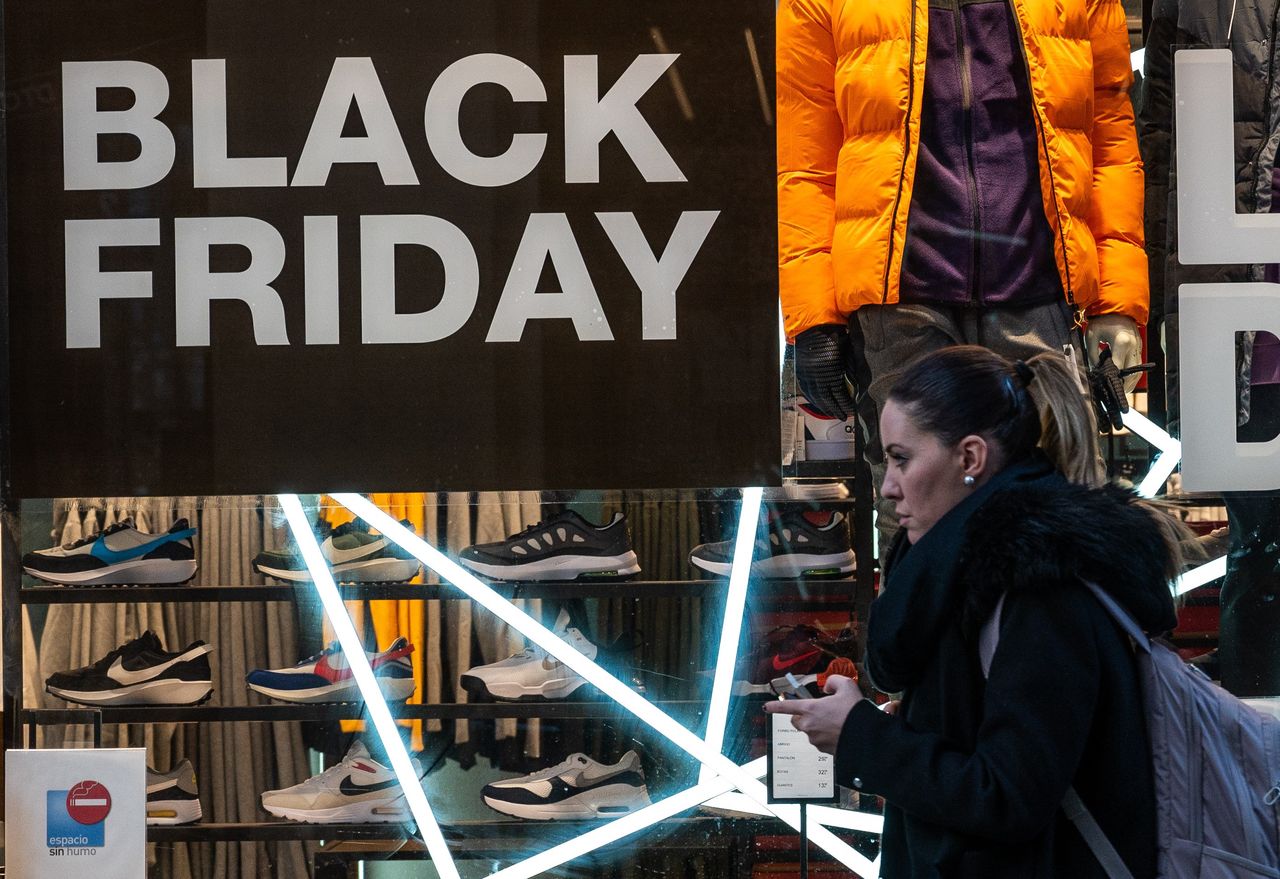 Niskie ceny i zakupowe szaleństwo. Podpowiadamy, na co warto polować z okazji Black Friday