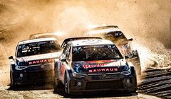 Motowizja w otwartym oknie w Orange