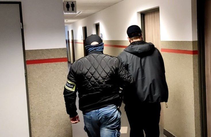 Śląskie. Policjanci z Dąbrowy Górniczej zatrzymali dwóch mieszkańców Sosnowca podejrzanych o handel narkotykami.