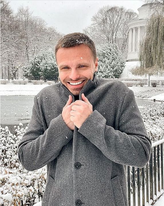 Marcin Hakiel pozuje z ukochaną. Pochwalił się romantycznymi ujęciami