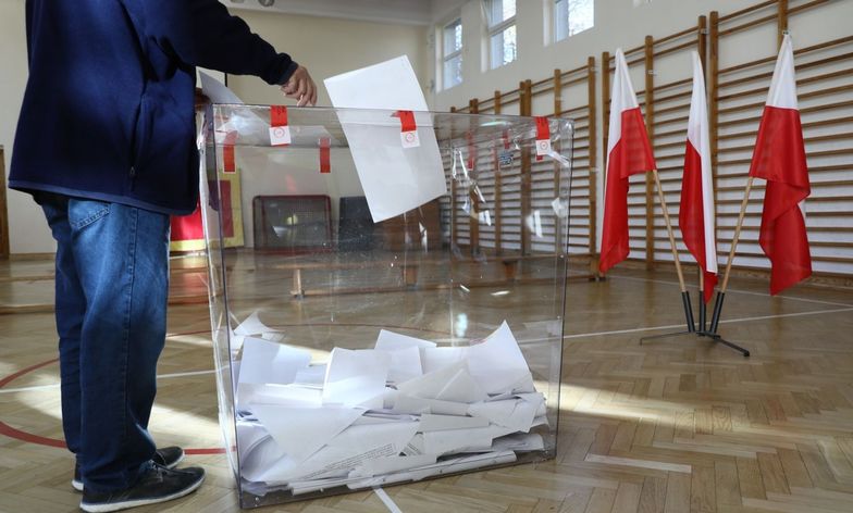 Głos w wyborach smaorządowych można było oddawać od 7:00 do 21:00
