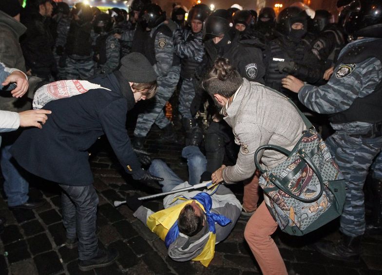 Ukraina: Policja wycofała się po starciach