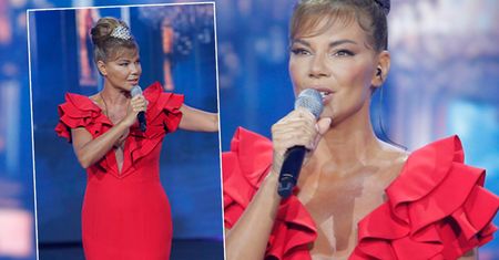 Opole 2023. Edyta Górniak w obcisłej czerwonej sukni i koronie. Jaki odważny dekolt!