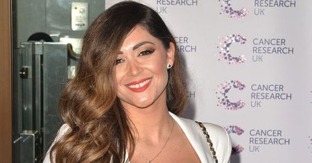 "Big Brother": Casey Batchelor głębokim dekoltem usiłowała odciągnąć uwagę od kontuzji