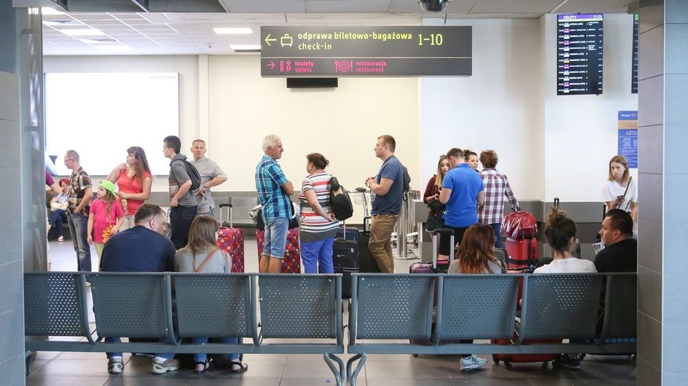 Chętnych na wczasy z biurem podróży jest dużo, ale ofert jest jeszcze więcej