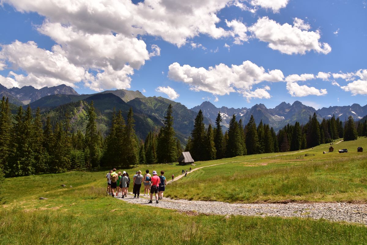 Turyści w Tatrach nagminne łamią przepisy