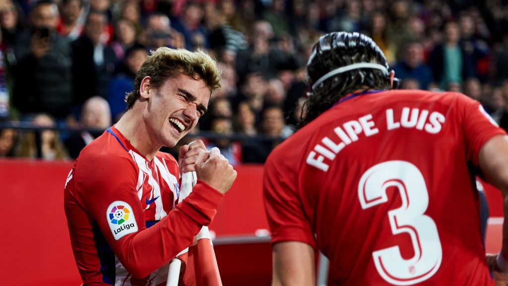 Antoine Griezmann (z lewej) i Felipe Luis (z prawej)