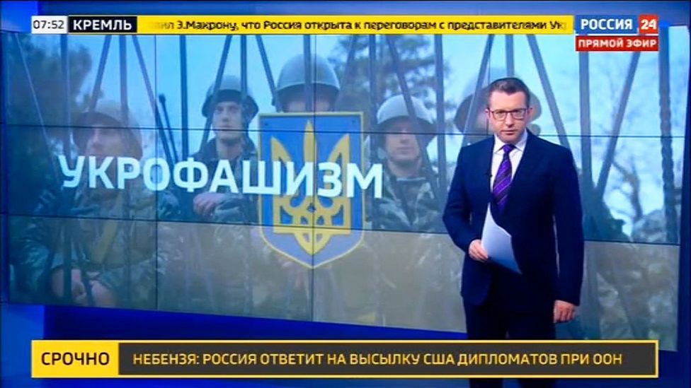 Biały napisz tego reportażu telewizji Rossiya 24 brzmi: „Ukrofaszyzm” – ukraiński faszyzm. 